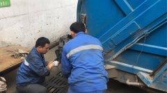 清运车“体检”垃圾桶清洗维修    共建整洁文明城市