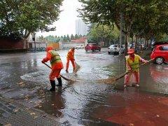 坚守岗位 献礼国庆 ——经发保洁用实干保障国庆假期城市环境卫生