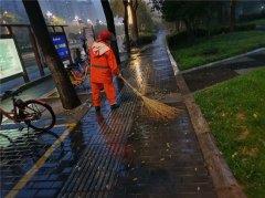 经发保洁风雨无阻，精细保洁维护经开环境卫生