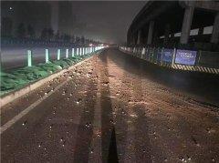 道路抛洒伤市容，请向道路抛洒说“不”！
