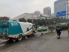 经发保洁“洗吸结合”，破解冬季道路冲洗作业“困局”