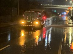 守护经开洁净，经发保洁雨天保洁不停歇