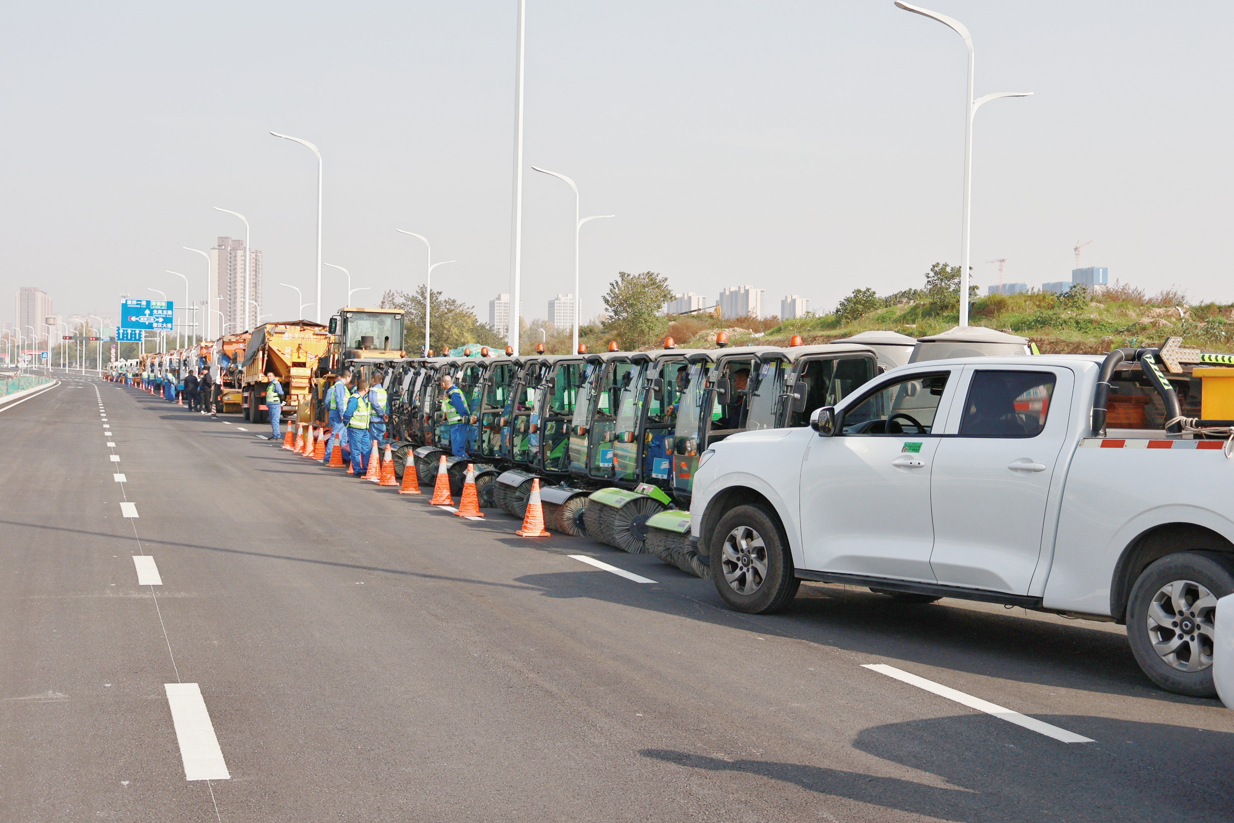 扫雪除冰练精兵！经发城服开展超&ldquo;硬核&rdquo;除雪演练